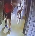 Invasor do apartamento encontra uma das vítimas  Foto: Reprodução | YouTube