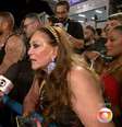 Susana Vieira conversa com repórter da Globo  Foto: Reprodução/TV Globo