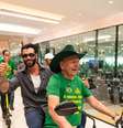 Gusttavo Lima e Luciano Hang em visita do cantor a instalações da Havan.  Foto: @lucianohangbr via Instagram / Estadão