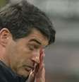  Foto: Reprodução / RMC Sport - Legenda: Treinador Paulo Fonseca vai às lágrimas durante partida do Lyon / Jogada10