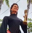 "Boneco de Olinda" de Fernanda Torres em Pernambuco.  Foto: Reprodução/@oficialfernandatorres/Instagram
