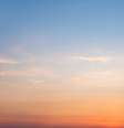 Descubra 4 rituais poderosos para manifestar desejos durante a Lua Crescente em Câncer. Aprenda a usar essa energia a seu favor! Foto: Shutterstock.  Foto: 4 rituais para realizar desejos na Lua Crescente em Câncer / João Bidu - Terra Astral