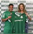  Foto: Reprodução / Palmeiras TV - Legenda: Vitor Roque é apresentado no Palmeiras / Jogada10