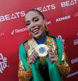 Bloco da Anitta acontece no Rio de Janeiro neste sábado, 8. Cantora homenageia Rebeca Andrade com looks de ginasta  Foto: Douglas Shineidr/Especial para o Terra