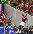 Luiz Araújo marca golaço e corre para o abraço –  Foto: Adriano Fontes/CRF / Jogada10