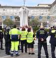 Voluntários da proteção civil em frente ao Hospital Gemelli de Roma  Foto: ANSA