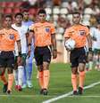 O árbitro Augusto Menendez em ação na partida entre Cerro Porteño e Palmeiras –  Foto: Reprodução/SporTV / Jogada10