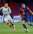 Raphinha, do Barcelona, contra o Benfica  Foto: Getty Images/Soccrates Images