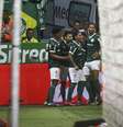 Jogadores do Palmeiras comemoram gol contra o São Paulo  Foto: Estadão Conteúdo/LECO VIANA