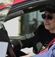 O presidente dos EUA, Donald Trump, deu a Musk sua demonstração de apoio comprando um Tesla Model S  Foto: DW / Deutsche Welle