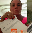 Cristina Mortágua mostra remédios para tratar sintomas da menopausa  Foto: Reprodução/Instagram