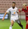  Foto: Divulgação/Shabab Al-Ahli - Legenda: Guilherme Bala em ação com a camisa do Shabab Al-Ahli / Jogada10