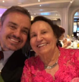 O apresentador Gugu e a mãe, Maria do Céu  Foto: Reprodução/Instagram