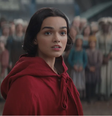 Atriz Rachel Zegler chegou a ser alvo de ataques racistas na internet  Foto: Disney / BBC News Brasil
