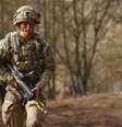 Uma soldada britânica durante exercício militar da Otan  Foto: Getty Images / BBC News Brasil