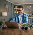 O viés da proximidade pode prejudicar a avaliação justa do trabalho  Foto: Miljan Zivkovic | Shutterstock / Portal EdiCase