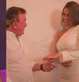 Cariúcha falou no Fofocalizando sobre o casamento de Amado Batista com Calita Franciele  Foto: Reprodução/SBT/Instagram / Contigo