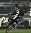 Foto: Marcelo Sadio/vasco.com.br - Legenda: Diego Souza marca um dos gols mais bonitos do Vasco no Século / Jogada10
