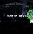 Pessoas participam da Hora do Planeta Mundial no Sudirman Central Business District (SCBD) em Jacarta, Indonésia, em 23 de março de 2024. Luzes se apagaram em milhares de cidades e vilas ao redor do mundo para a campanha anual da Hora do Planeta, que visa chamar a atenção para projetos ambientais locais.  Foto: Getty Images