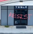 Ataque vândalo contra concessionária da Tesla, em Las Vegas  Foto: LVMPD / Reprodução