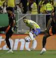  Foto: Rafael Ribeiro/CBF - Legenda: Vanderson foi titular da lateral-direita contra a Colômbia / Jogada10