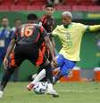 Wesley (D), do Brasil, na partida entre Brasil e Colômbia válida pelas Eliminatórias Sul-Americanas para a Copa do Mundo de 2026, no Estádio Mané Garrincha, em Brasília, na noite desta quinta-feira (20). A seleção brasileira venceu por 2 a 1.   Foto: ADALBERTO MARQUES/DIA ESPORTIVO/ESTADÃO CONTEÚDO