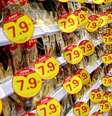 Governo chinês espera que medidas de promoção do bem-estar e grandes descontos incentivem as pessoas a gastar  Foto: Getty Images / BBC News Brasil