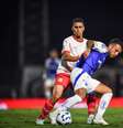  Foto: Ari Ferreira/Red Bull Bragantino - Legenda: O cruzeirense Matheus Henrique recebe forte marcação. Raposa e Bragantino ficam no 1 a 1 / Jogada10