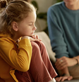 É importante que os pais fiquem de olho no estado emocional dos filhos  Foto: Mediaphotos/Adobe Stock