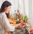 Higienizar os alimentos ajuda a prevenir doenças  Foto: Peetz | Shutterstock / Portal EdiCase