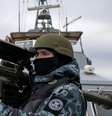 Soldado ucraniano em embarcação no mar Negro  Foto: Getty Images / BBC News Brasil