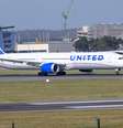  Boeing 787 da United Airlines durante pouso  Foto: Jonathan Raa/NurPhoto / Getty Images