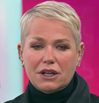 Quase ninguém sabe, mas Xuxa foi traída por uma grande amiga, que se aliou a deputada apoiadora de Bolsonaro em processo contra ela.  Foto: Reprodução, TV Globo / Purepeople