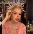 À esquerda, a plateia indignada; ao centro, a protagonista Fabi Bang (Glinda) e, à direita, o momento em que a mulher acusada de transfobia deixou a plateia  Foto: Reproduções