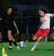 Cata, jogadora das Bragantinas.   Foto: Fernando Roberto/Red Bull Bragantino / Esporte News Mundo