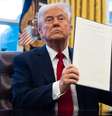 Donald Trump prometeu revelar uma enorme lista de impostos de importação nesta semana para todos os países  Foto: EPA / BBC News Brasil