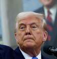 Trump apontando o dedo para algo  Foto: Reuters / BBC News Brasil