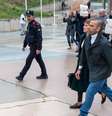 Daniel Alves quando saiu da prisão na Espanha em março do ano passado, para responder processo em liberdade, após pagar fiança  Foto: DW / Deutsche Welle