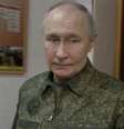 Vladimir Putin foi fotografado com uniforme militar no mês passado, supostamente visitando a região fronteiriça de Kursk  Foto: Kremlin.ru / BBC News Brasil
