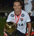 Leandro Domingues com a camisa do Vitória  Foto: Francisco Galvão/EC VItória