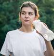 Entenda os riscos da garrafinha de plástico à saúde  Foto: Freepik