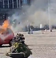 Motorista saiu em chamas após carro pegar fogo em Amsterdã  Foto: Reprodução