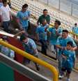 Torcedor do Sporting Cristal é flagrado imitando macaco em direção a palmeirenses, em Lima, no Peru.  Foto: @wirthsep via Instagram / Estadão