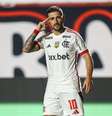 Rubro-Negro supera o Vitória e conquista os primeiros três pontos nesta edição do Brasileirão –  Foto: Divulgação/CRF - Legenda: Flamengo supera o Vitória e vence a primeira no Brasileirão / Jogada10