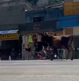 Boi escapa de caminhão e ataca pedestres em rodovia de Satuba (AL); mulher ficou ferida   Foto: Reprodução