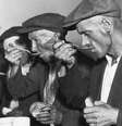 Homens comendo em 'soup kitchen' durante a Grande Depressão nos EUA  Foto: Getty Images / BBC News Brasil