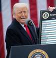Trump ao anunciar as tarifas dos EUA a outros países  Foto: GettyImages