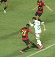 Pênalti marcado em Raphael Veiga gerou muita polêmica  Foto: Reprodução