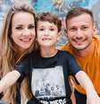 Aline, Bento e Eduardo em comemoração dos sete anos do garoto  Foto: Instagram/@alineimamuraa / Reprodução
