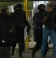 Torcedores entram em confronto com a policia  Foto: Reprodução/TVN